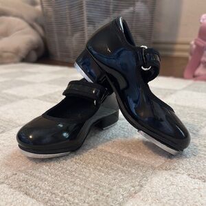 Toddler tap shoes with Velcro Strap and Rubber Soles